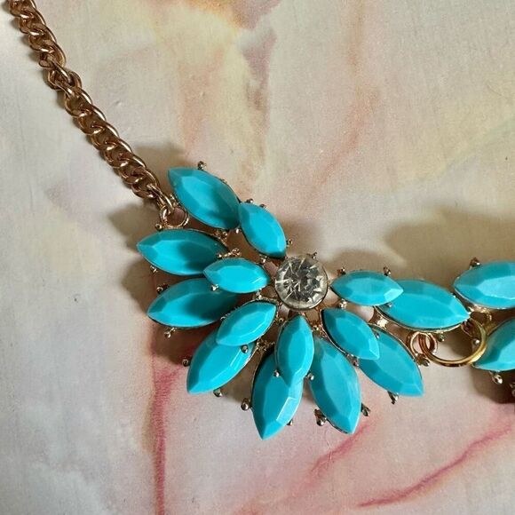 Turquoise tone beaded statement necklace - Picture 7 of 9